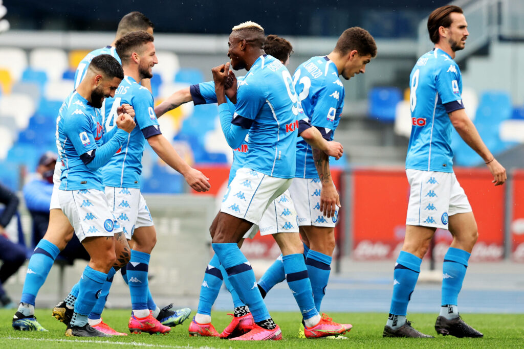 Das Team von Napoli bejubelt den Treffer gegen Crotone