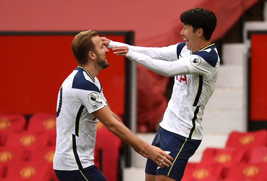 Harry Kane, Heung-min Son (Tottenham) bejubeln ihren Treffer gegen ManUtd