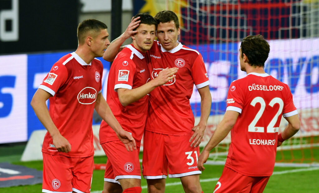 Fortuna Düsseldorf Team bejubelt Treffer